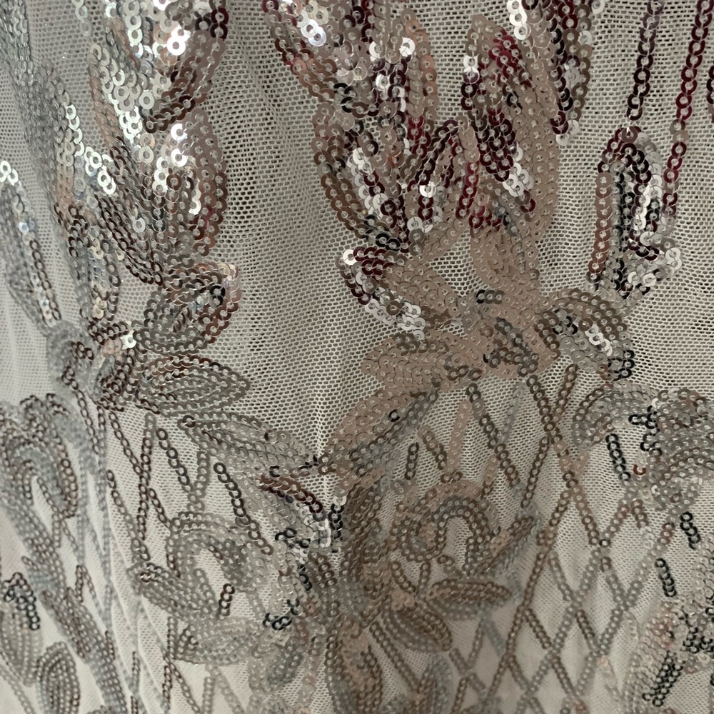 NWT/NIB SILVER OS sequin duster. Get your “Shimmer On”this holiday Season! - Picture 6 of 9